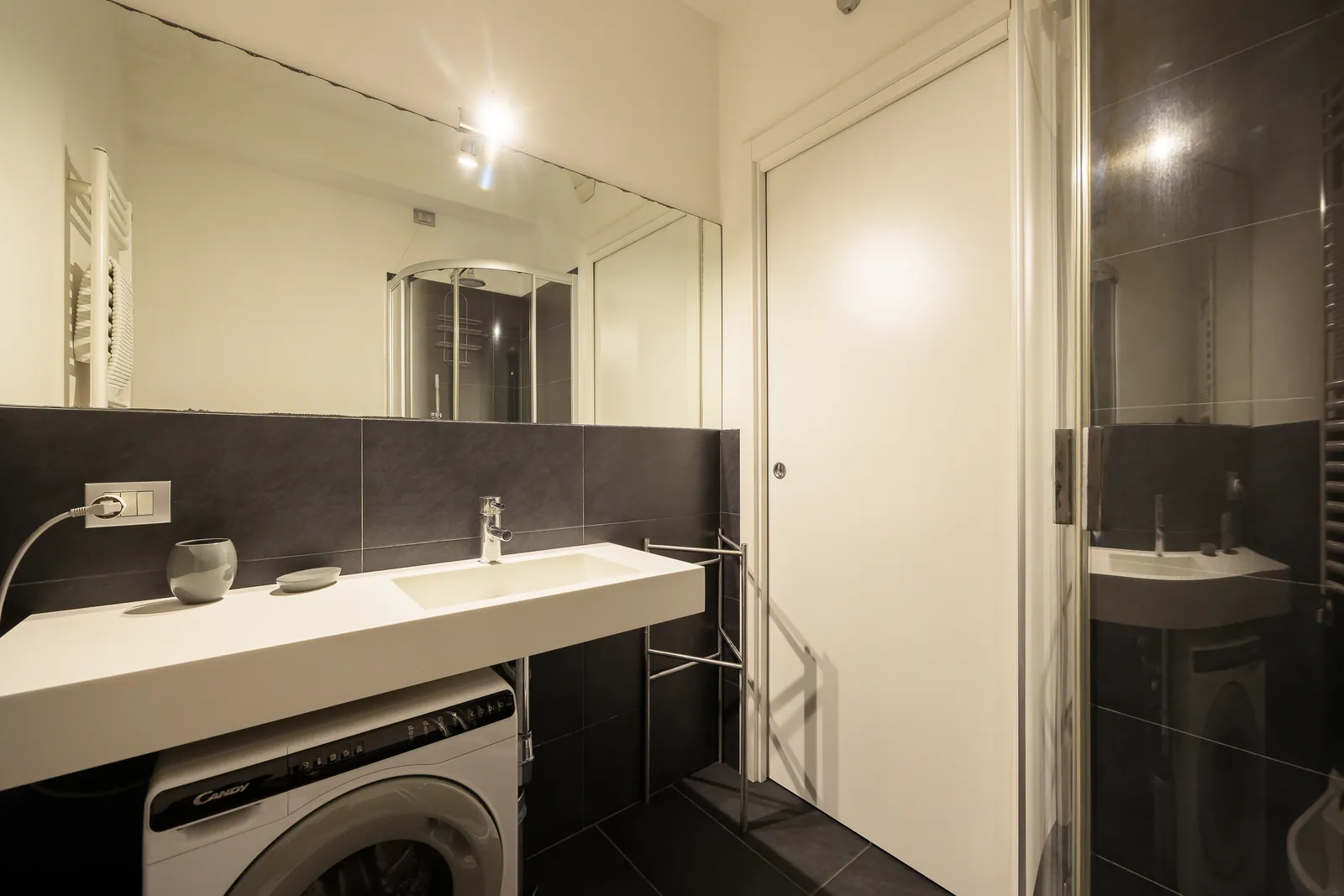 Bagno con lavatrice interna dell'appartamento Standard Plus